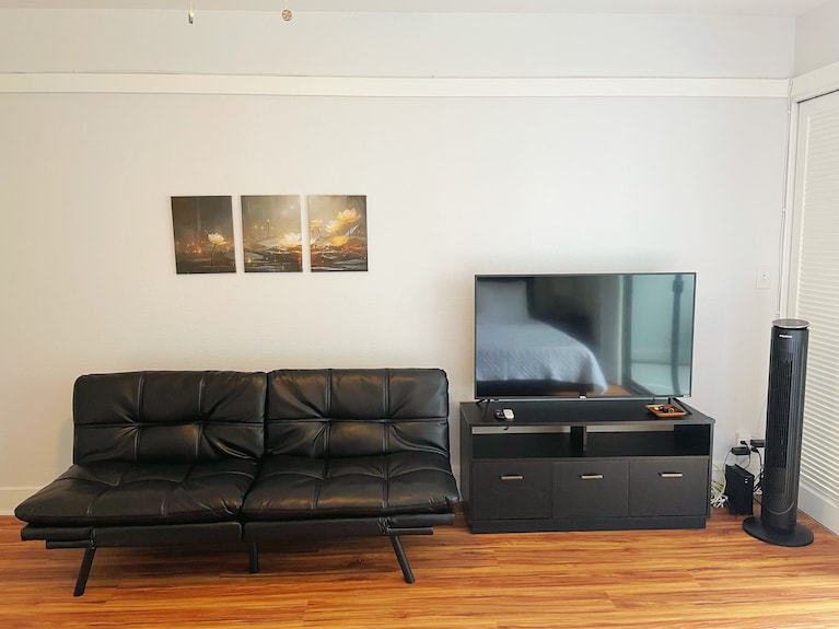 Hilo Lakefront Studio, Pool, Walk To Downtown - Hilo, HI