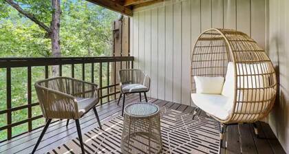 Easy access to bike, hike, golf or paddle from this Bella Vista retreat!