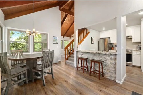 Easy access to bike, hike, golf or paddle from this Bella Vista retreat!