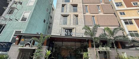 A hotel entrance with a sign reading "HOTEL LANDRIDGE" and a café named "ENGAGE".