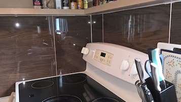 Cookware/dishes/utensils