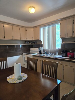 Kochgeschirr/Geschirr/Besteck