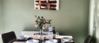 3 Bed House - Sleeps 6 - Garden - Parking