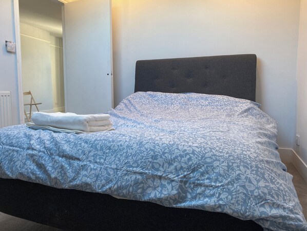 1 室のベッドルーム、WiFi、ベッドシーツ