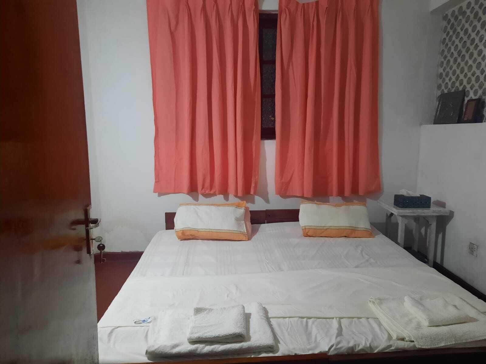 3 chambres, fer et planche à repasser, Wi-Fi, draps fournis