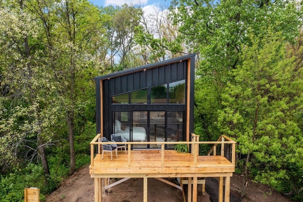 Creekside Treehouse Front