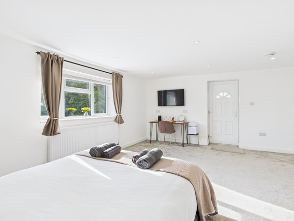 1 bedroom, iron/ironing board, WiFi, bed sheets - Central Guest Room - En-Suite, Parking (BIRMINGHAM)