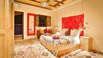 Family Room | Iron/ironing board, free WiFi