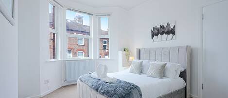 5 bedrooms, WiFi, bed sheets