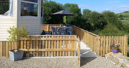 Mobile Home - Sleeps 6 - Pet friendly - Patio