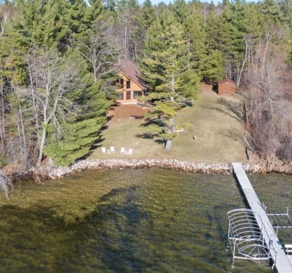 Lakeside 7 Acre Cabin by Nisswa! Private Tennis Court and 200+ ft Sandy Shore!