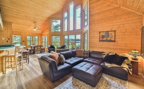 Smart TV, table football, ping pong, books - Lakeside 7 Acre Cabin by Nisswa! Private Tennis Court and 200+ ft Sandy Shore! (Pequot Lakes)