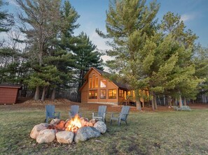 Property grounds - Lakeside 7 Acre Cabin by Nisswa! Private Tennis Court and 200+ ft Sandy Shore! (Pequot Lakes)