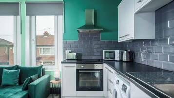 Kjøleskap, mikrobølgeovn, ovn og brødrister