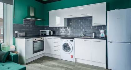 Social Media Adventure - 3 Bed 10% off Long stays