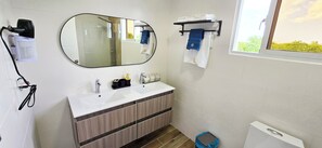 Shower, hair dryer, towels, soap - Cozy Villa in Punta Cana (Punta Cana)