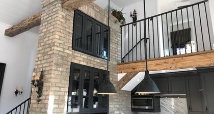 High-End Lakeview Guest Cottage in Los Gatos