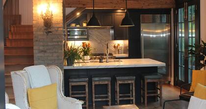 High-End Lakeview Guest Cottage in Los Gatos
