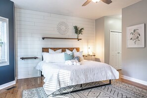 4 makuuhuonetta, silitysrauta/-lauta, vauvan matkasänky, ilmainen Wi-Fi