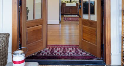 Endearing Lakeside Private Retreat