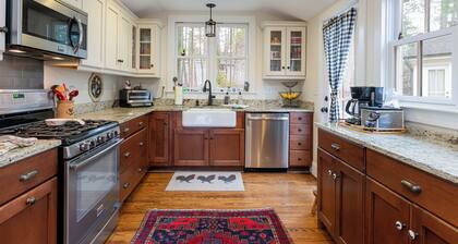 Endearing Lakeside Private Retreat