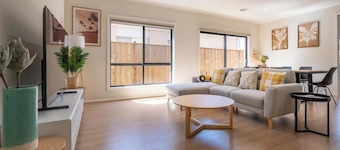 A Cosy 5Beds house in the Clyde