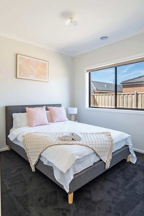 5 dormitorios, tabla de planchar con plancha, wifi y ropa de cama