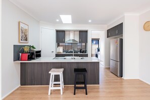 微波炉、烤箱、炉灶、洗碗机