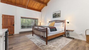 1 bedroom, WiFi, bed sheets - Camp Nelson Lodge Room 6 (Springville)