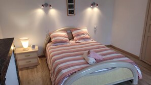 4 Schlafzimmer, Bügeleisen/Bügelbrett, Bettwäsche