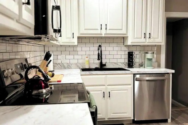 KĂŒhlschrank, Mikrowelle, Ofen, Herdplatte