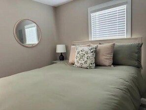 3 bedrooms, desk, iron/ironing board, WiFi