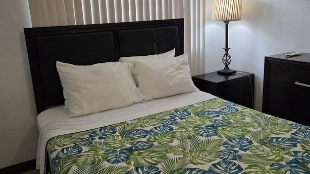 2 bedrooms, iron/ironing board, WiFi