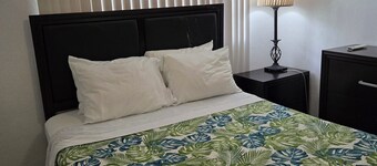 Stylish 2-Bedroom, 1-Bath Condo – Prime Vacation Location!