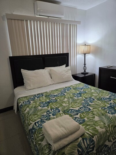 Stylish 2-Bedroom, 1-Bath Condo – Prime Vacation Location!
