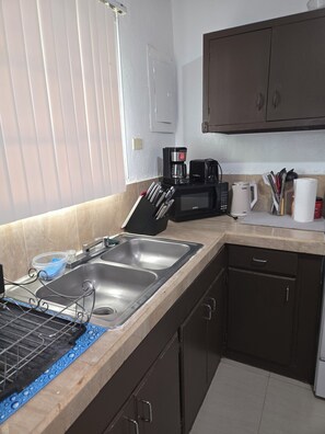 Private kitchen - Stylish 2-Bedroom, 1-Bath Condo – Prime Vacation Location! (Sinajana)