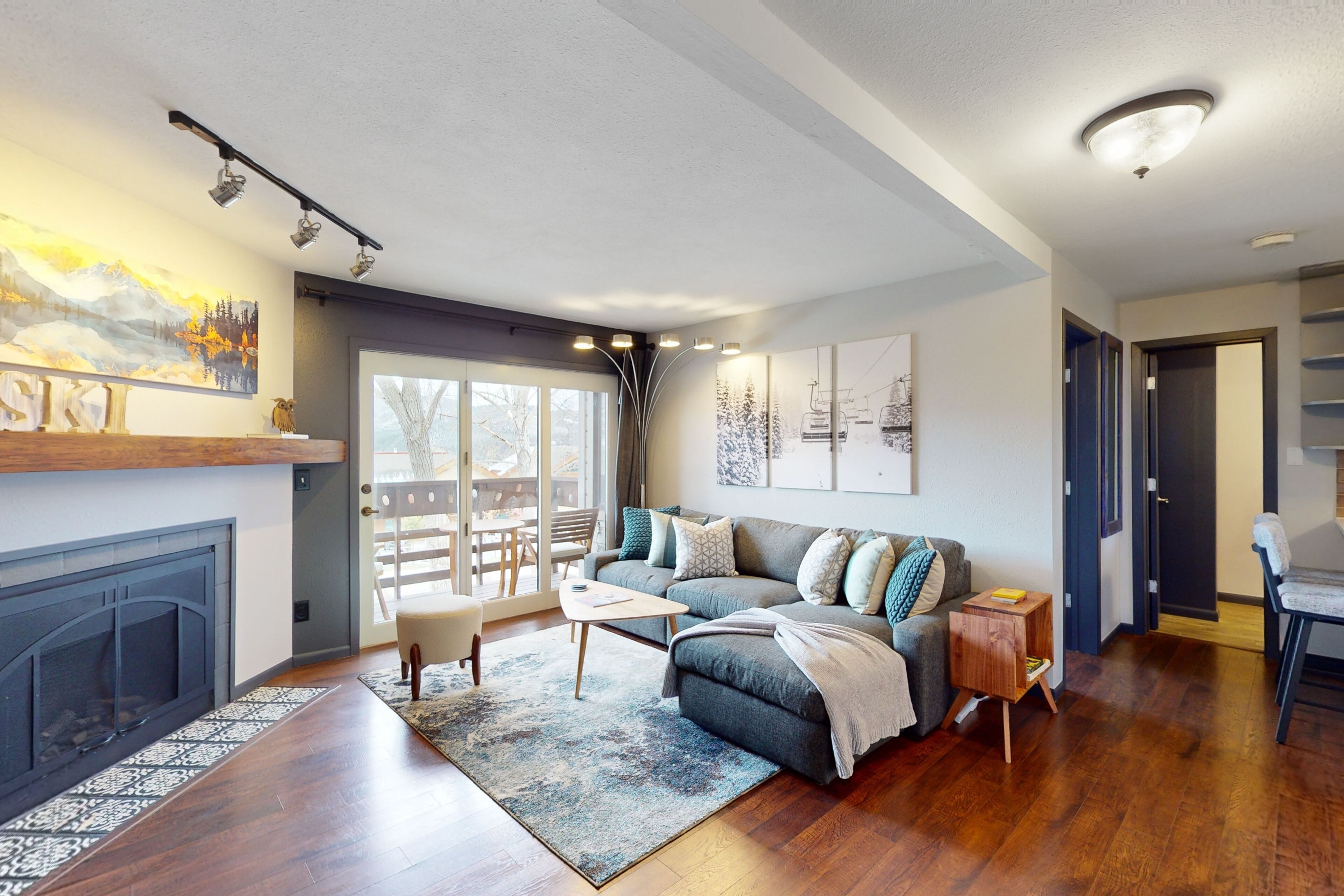 Cozy Condo with full kitchen, mountain views, and great location