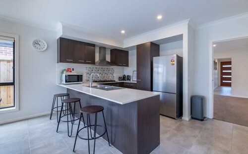 Cranbourne Entire house 4bedroom