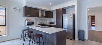 Cranbourne Entire house 4bedroom