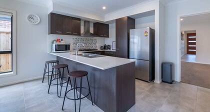 Cranbourne Entire house 4bedroom