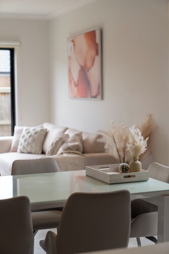 Cranbourne Entire house 4bedroom