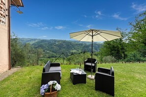 Familienhaus, Mehrere Schlafzimmer, 2 Bäder, Bergseite (Villa Ortensie Garden with amazing) | Terrasse/Patio