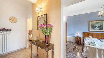 Nhà dành cho gia đình, 4 phòng ngủ, 2 phòng tắm, cạnh núi (Villa Ortensie - Garden and Views in) | 4 phòng ngủ