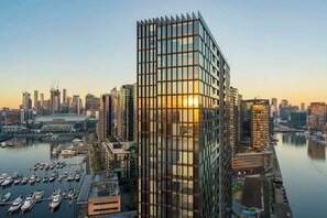 Marina - Brilliant Collins Wharf Waterfront Condo (Docklands)