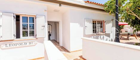 Villa (4 Bedrooms) | Exterieur