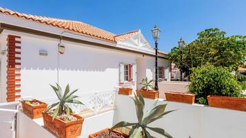 Villa (4 Bedrooms) | Außenbereich