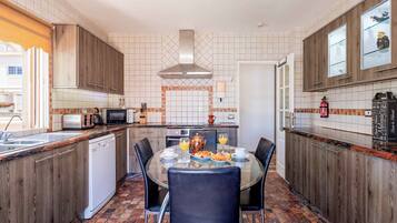 Villa (4 Bedrooms) | Interior