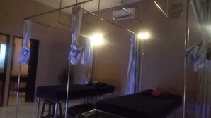 Body treatments, deep-tissue massages, body scrubs, facials, reflexology - ANUGRAH INN HOTEL (Ciakar)
