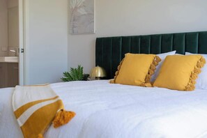 4 bedrooms, iron/ironing board, WiFi, bed sheets - Homely Entire house in Clyde (Clyde)