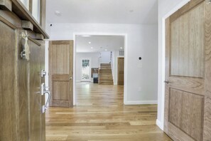 Interior - Jewel in Burlingame (Burlingame)